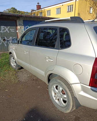 Hyundai Tucson cena 17500 przebieg: 227700, rok produkcji 2008 z Debrzno małe 301